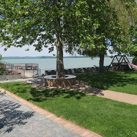 Granit - Freshly Renovated バラトンサールソー