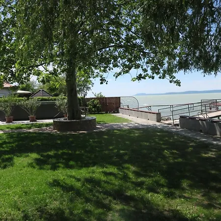 Granit Πανσιόν Balatonszarszo