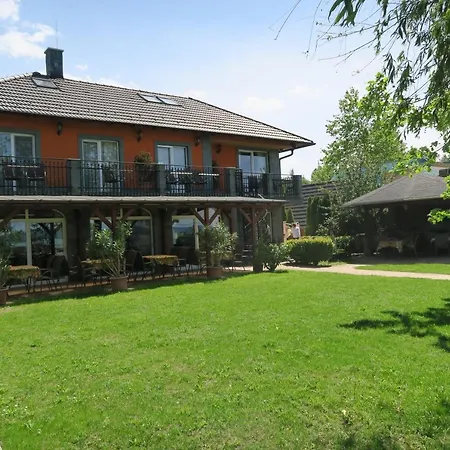 Granit Πανσιόν Balatonszarszo