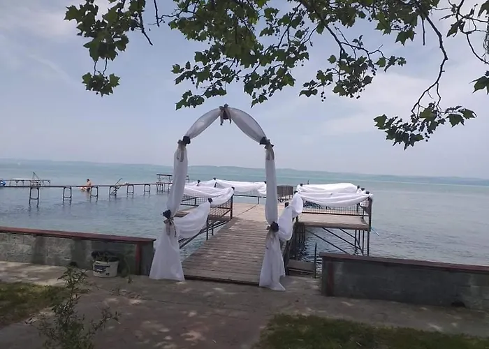 בית הארחה Granit - Freshly Renovated באלאטונסארסו