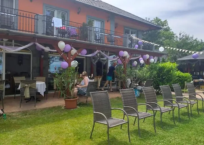 Penzion Gránit - Freshly Renovated Balatonszarszo